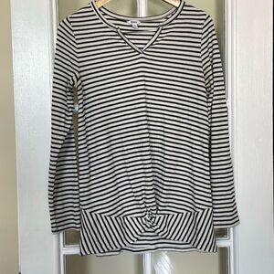 Sonoma small maternity black white striped long sleeve v neck shirt winter